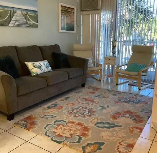 Cozy Coastal Retreat